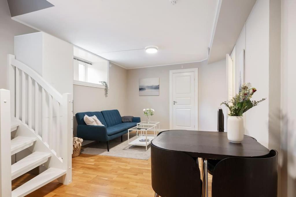 New! Modern City Apt: Central W/ Private Entrence Bergen Exterior photo